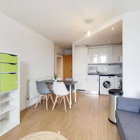 Fully Serviced Two Bed Apartment By Excel & O2 ロンドン エクステリア 写真
